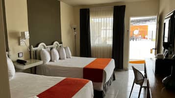 Habitación doble Deluxe, 2 camas Queen size | Escritorio, espacio para trabajar con laptop y wifi gratis