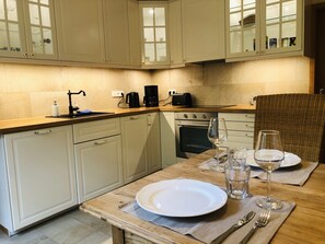 Réfrigérateur, four, plaque de cuisson, lave-vaisselle