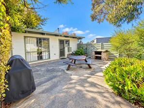 Outdoor dining - Sylvin Waters, Mallacoota (Mallacoota)
