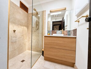 Bathroom - Sylvin Waters, Mallacoota (Mallacoota)