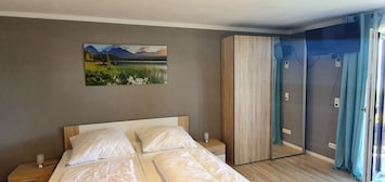Ferienwohnung 45qm mit gemütlichem Südbalkon-Wohn- Schlafraum mit Doppelbett 180 x 200 cm