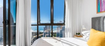 Modern 2BR Broadbeach - Ocean & Hinterland Views