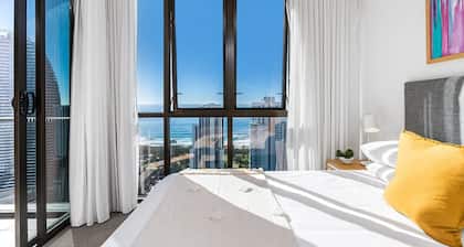 Modern 2BR Broadbeach - Ocean & Hinterland Views