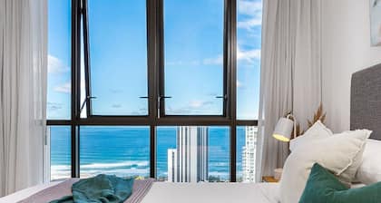 Modern Broadbeach Apartment With Amazing Views