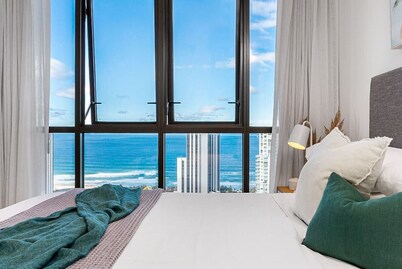 Modern Broadbeach Apartment With Amazing Views