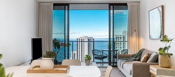 Modern Broadbeach Apartment With Amazing Views