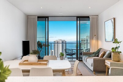 Modern Broadbeach Apartment With Amazing Views