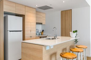 Frigorífic, microones, forn i placa de cuina