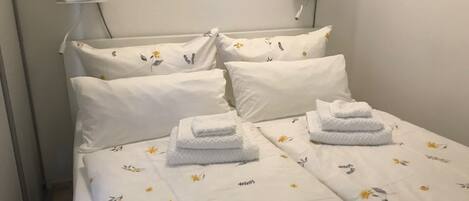 1 bedroom, iron/ironing board, internet, bed sheets