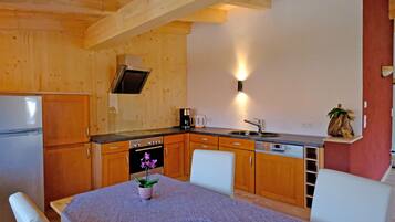 Kühlschrank, Ofen, Herdplatte, Geschirrspüler