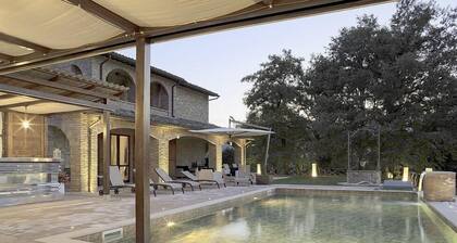 Villa Lucinda: An elegant and welcoming two-story villa situated in a quiet location, surrounded by a wonderful garden, with Free WI-FI.