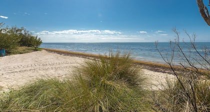 Key Lime Cottage: A Stunning Duck Key Retreat with Private Dip Pool and Scenic Water Views!