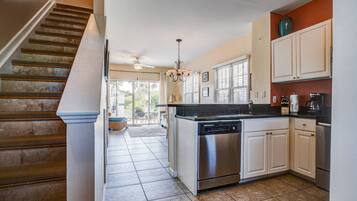 雪櫃、微波爐、洗碗機、咖啡機/沖茶器