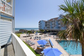 Property grounds - On the Beach... No need to cross the Busy Seawall (Galveston)