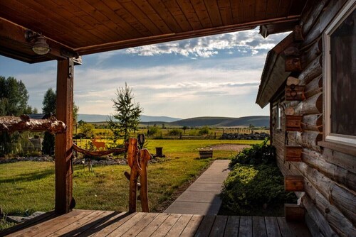 Alpine Retreat: Teton Views, Skiing, Fishing, Natl Parks, Rodeos