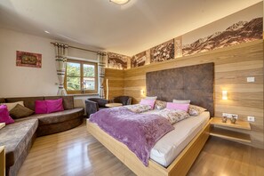 1 bedroom, desk, iron/ironing board, free WiFi - Apartment "Feldhof Golden Delicious" with Saltwater Pool, Panoramic Lawn and Balcony (Kuens bei Meran)