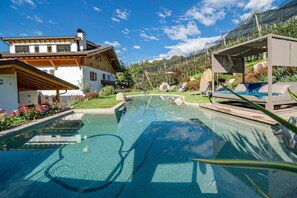 Pool - Apartment "Feldhof Apfeltraum" with Saltwater Pool, Panoramic Lawn and Balcony (Kuens bei Meran)