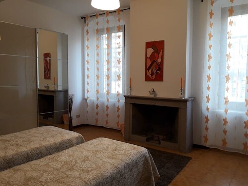 Stanza spaziosa e luminosa nel centro storico di Parma