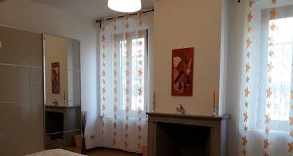 Stanza spaziosa e luminosa nel centro storico di Parma