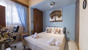 2 bedrooms, iron/ironing board, WiFi, bed sheets