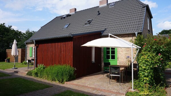 Unclassified image, 1 of 12, button