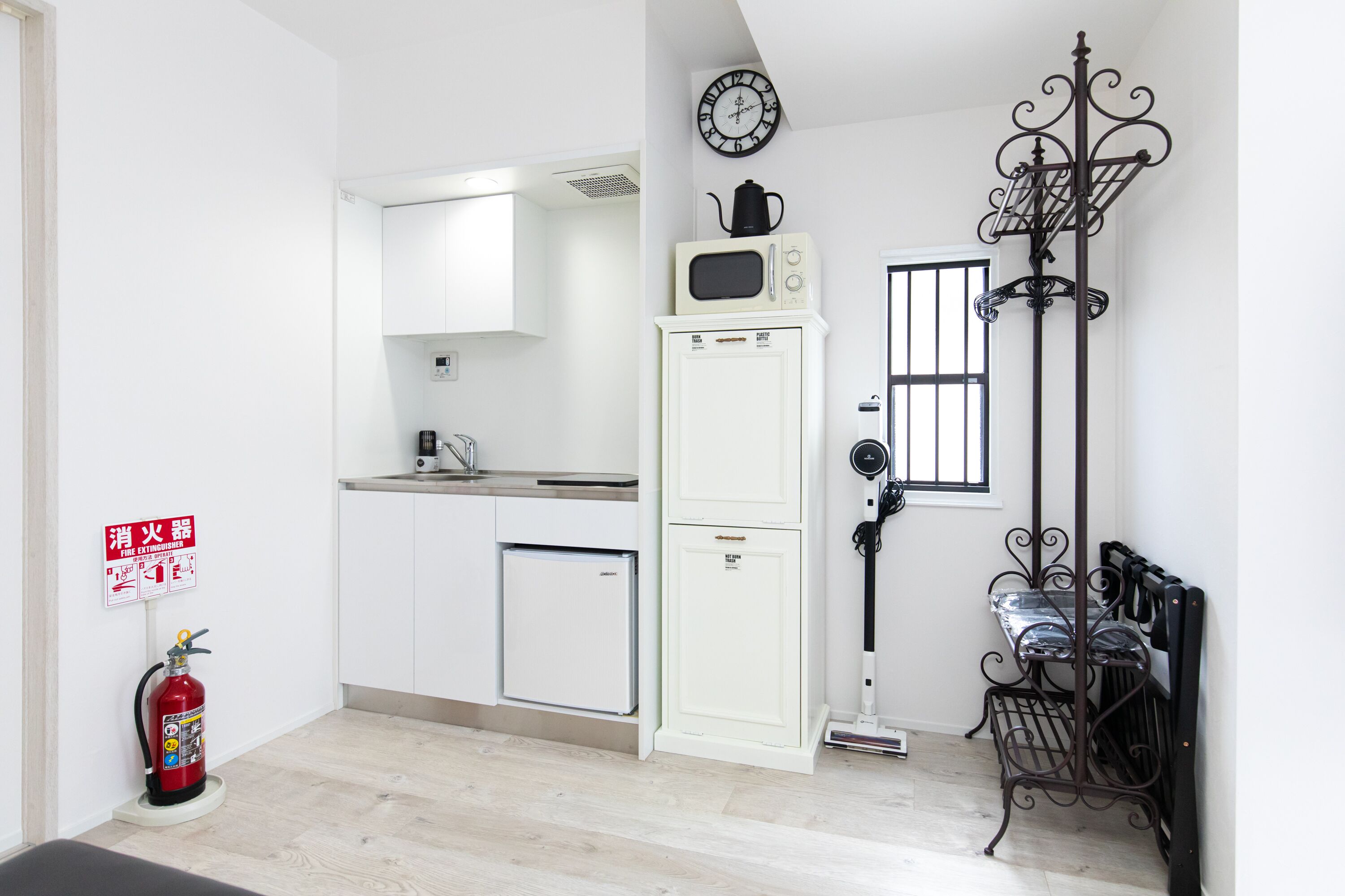 Economy Studio, Non Smoking | Private kitchen | Mini-fridge, microwave, stovetop, griddle