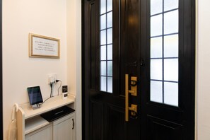 Pintu masuk interior