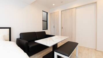 Economy Studio, Non Smoking | In-room dining