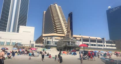 Cozysuites Beachfront 2BR 3BA Condo