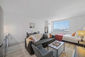 開放式客房 (1 Bedroom) | 起居區 | 平面電視、Netflix、串流服務