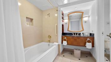 Combined shower/bathtub, free toiletries, hair dryer, towels