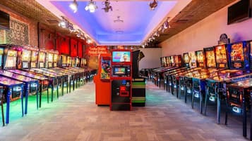 大型電玩遊戲室