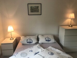 2 Schlafzimmer, Reisekinderbett, WLAN, Bettwäsche