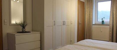 2 slaapkamers, reisbedje, wifi, beddengoed