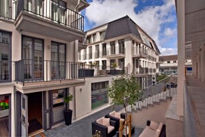 Unclassified image, 4 of 42, button