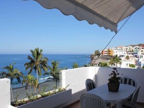 Unclassified image, 2 of 14, button