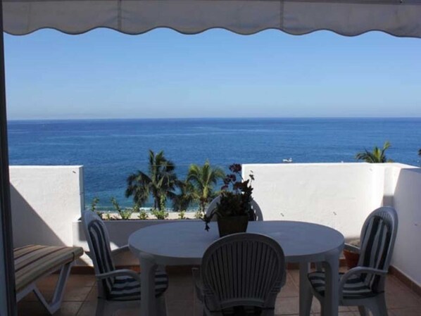 Unclassified image, 1 of 14, button