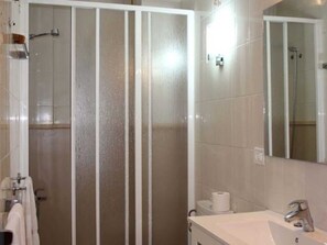 Shower, towels