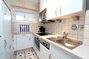 Kühlschrank, Mikrowelle, Ofen, Geschirrspüler