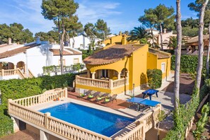 Unclassified image, 4 of 21, button