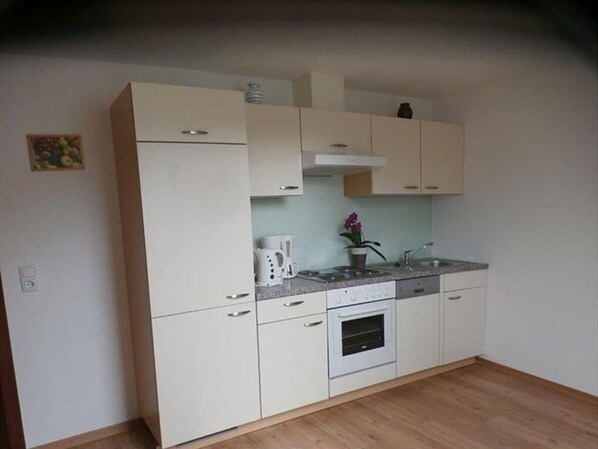 Oven, dishwasher, electric kettle, high chair