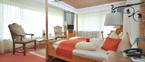 1 chambre, coffre-fort, bureau, lit de bébé portatif