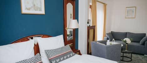 1 bedroom, in-room safe, desk, travel cot