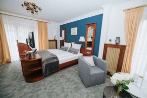 1 bedroom, in-room safe, desk, travel cot