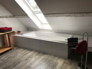 Handtücher, Seife, Toilettenpapier