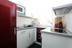 Refrigerador, microondas, horno y lavavajillas