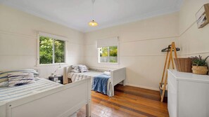 3 bedrooms, iron/ironing board, WiFi, bed sheets