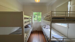 3 chambres, fer et planche à repasser, Wi-Fi, draps fournis