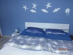 2 bedrooms, travel cot, WiFi