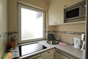 Kühlschrank, Mikrowelle, Geschirrspüler